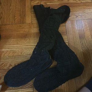 Black woven Uggs